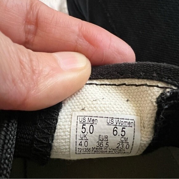 Vans Black on Black Sneakers Canvas Low Tops M5 W6.5 - Picture 8 of 8